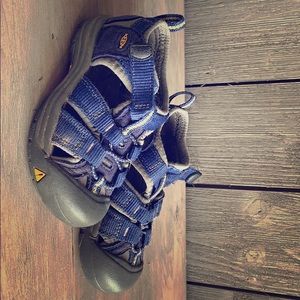 Toddler Keens Size 7 Blue
